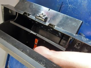 bontott VW PASSAT B6 Kesztyűtartó