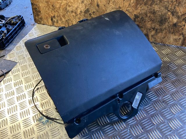 bontott VW PASSAT B6 Kesztyűtartó