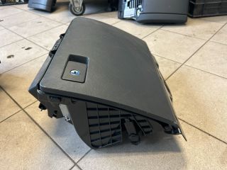 bontott VW PASSAT B6 Kesztyűtartó