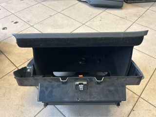 bontott VW PASSAT B6 Kesztyűtartó