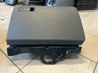 bontott VW PASSAT B6 Kesztyűtartó