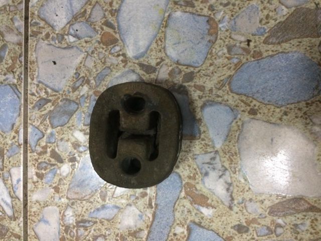 bontott VW PASSAT B6 Kipufogó Tartó