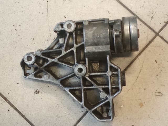 bontott VW PASSAT B6 Klímakompresszor Tartó Bak