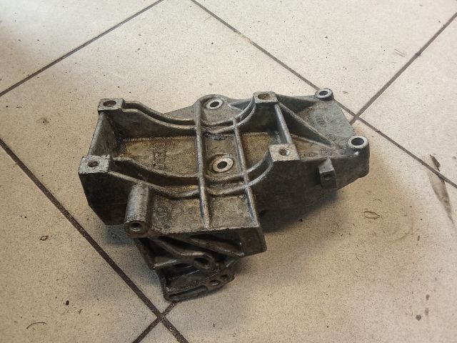 bontott VW PASSAT B6 Klímakompresszor Tartó Bak