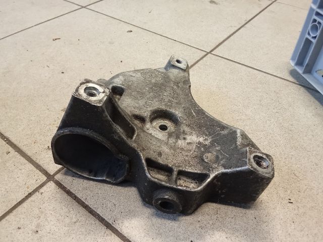 bontott VW PASSAT B6 Klímakompresszor Tartó Bak