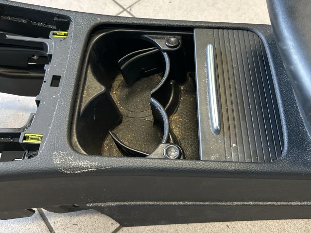 bontott VW PASSAT B6 Könyöklő