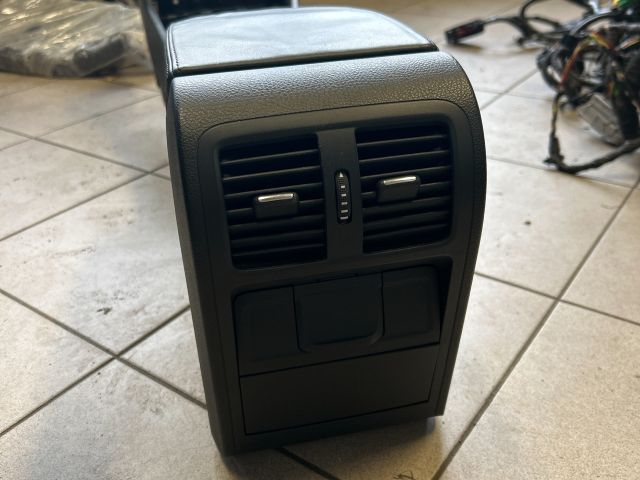 bontott VW PASSAT B6 Könyöklő