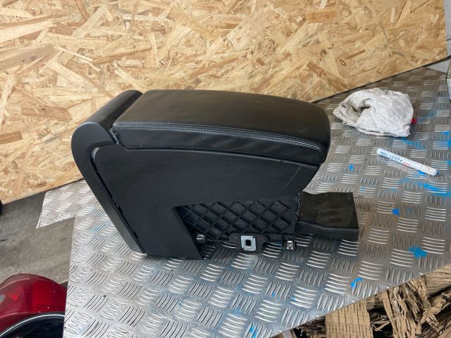 bontott VW PASSAT B6 Könyöklő