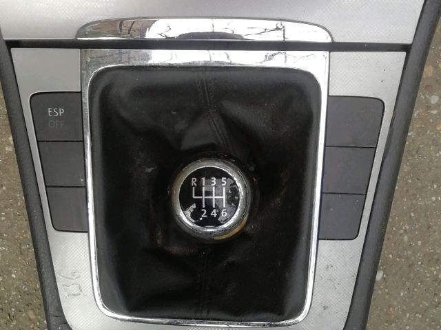 bontott VW PASSAT B6 Könyöklő