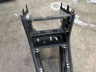 bontott VW PASSAT B6 Könyöklő