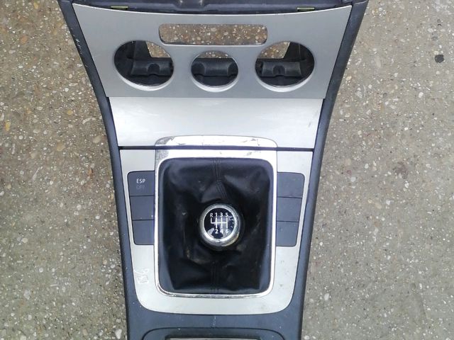 bontott VW PASSAT B6 Könyöklő