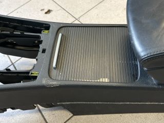 bontott VW PASSAT B6 Könyöklő