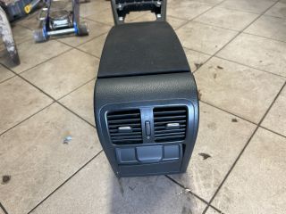 bontott VW PASSAT B6 Könyöklő