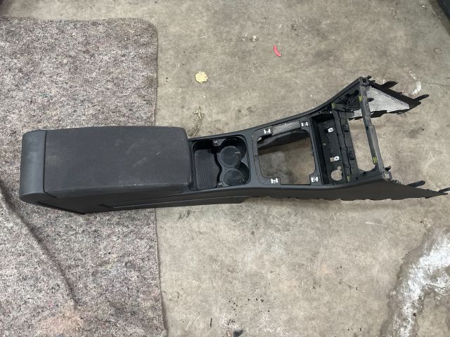 bontott VW PASSAT B6 Könyöklő