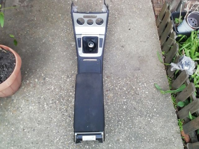 bontott VW PASSAT B6 Könyöklő