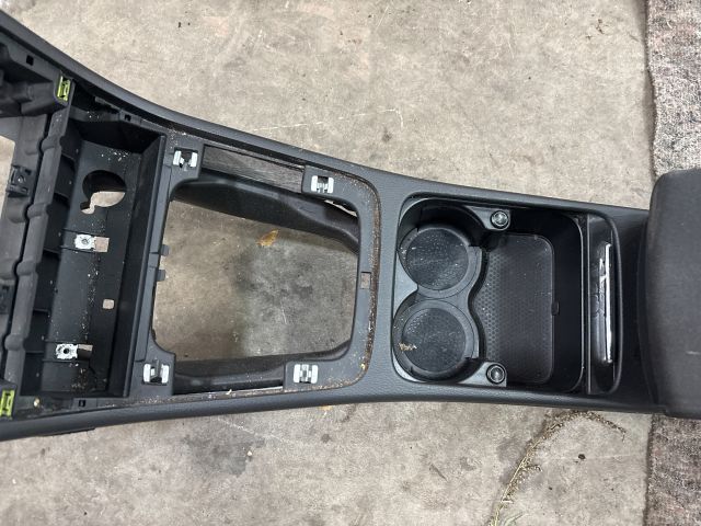 bontott VW PASSAT B6 Könyöklő