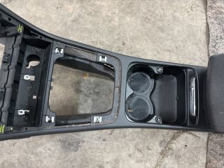 bontott VW PASSAT B6 Könyöklő