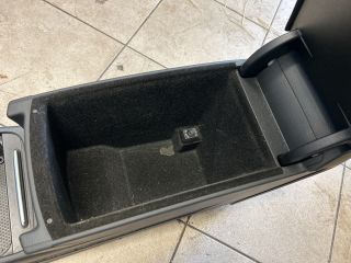 bontott VW PASSAT B6 Könyöklő