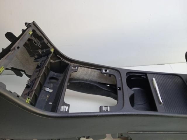 bontott VW PASSAT B6 Könyöklő