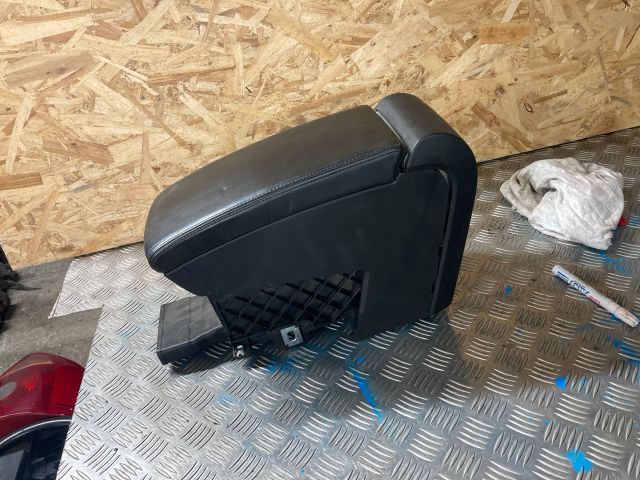 bontott VW PASSAT B6 Könyöklő