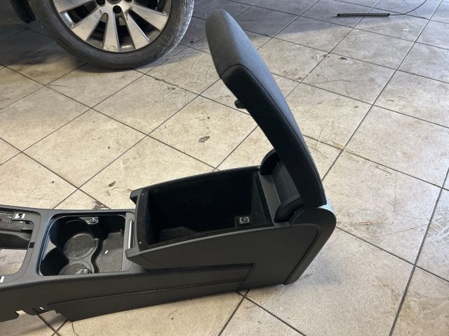 bontott VW PASSAT B6 Könyöklő