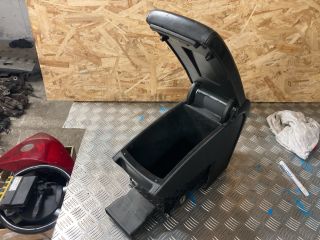 bontott VW PASSAT B6 Könyöklő