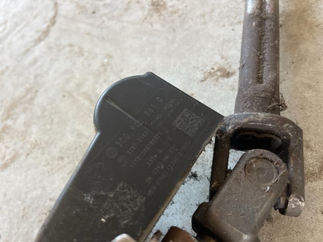 bontott VW PASSAT B6 Kormányoszlop Kormányzárral