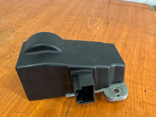 bontott VW PASSAT B6 Kormányzár (Elektromos)