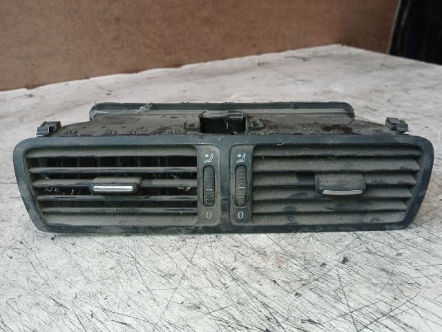 bontott VW PASSAT B6 Középső Szellőző