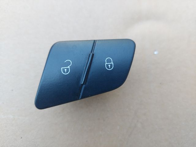 bontott VW PASSAT B6 Központizár Kapcsoló