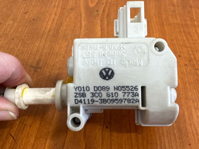 bontott VW PASSAT B6 Központizár Motor Tankajtó