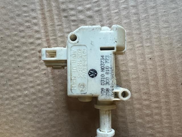 bontott VW PASSAT B6 Központizár Motor Tankajtó