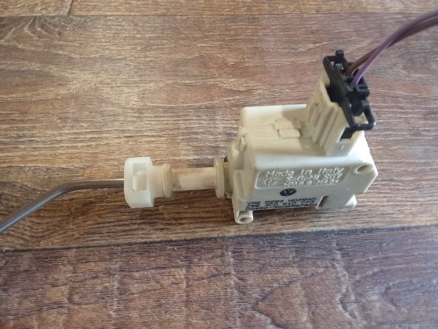 bontott VW PASSAT B6 Központizár Motor Tankajtó