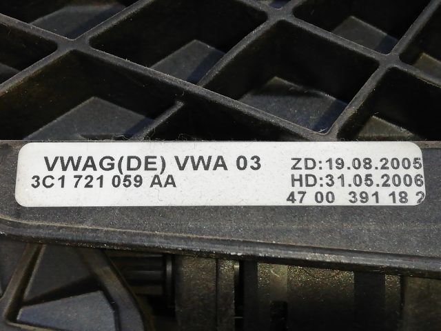 bontott VW PASSAT B6 Kuplung Pedál