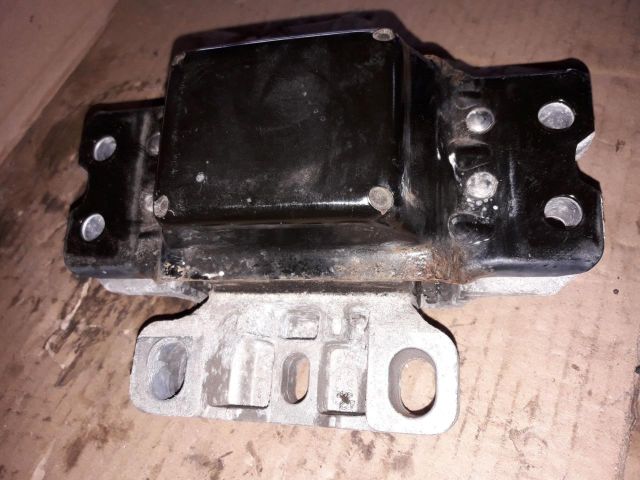 bontott VW PASSAT B6 Motor Tartó Bak Bal