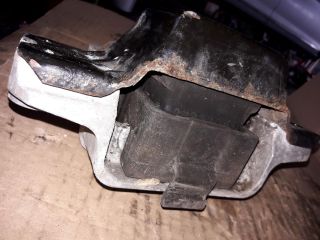 bontott VW PASSAT B6 Motor Tartó Bak Bal