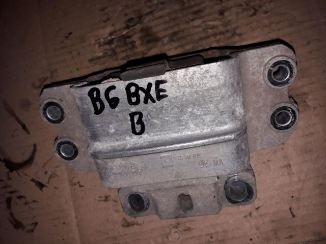 bontott VW PASSAT B6 Motor Tartó Bak Bal