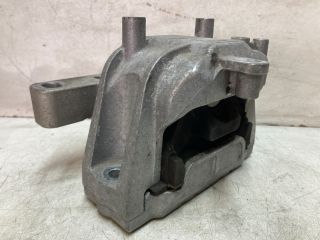 bontott VW PASSAT B6 Motor Tartó Bak (Fém)