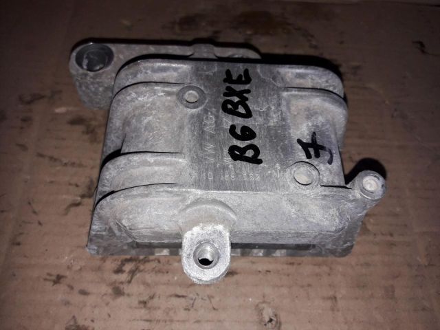 bontott VW PASSAT B6 Motor Tartó Bak Jobb