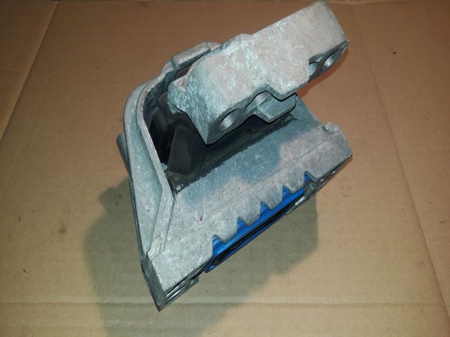 bontott VW PASSAT B6 Motor Tartó Bak Jobb