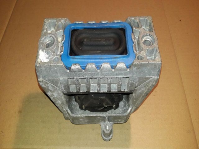 bontott VW PASSAT B6 Motor Tartó Bak Jobb