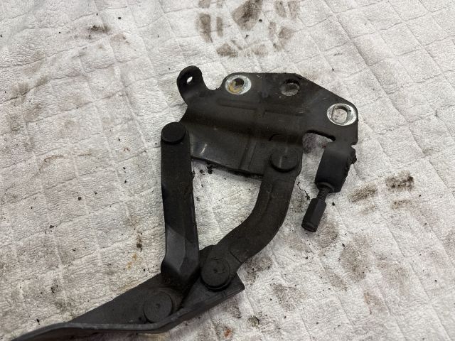 bontott VW PASSAT B6 Motorháztető Bal Zsanér