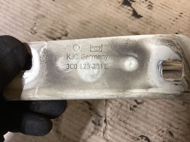 bontott VW PASSAT B6 Motorháztető Bal Zsanér