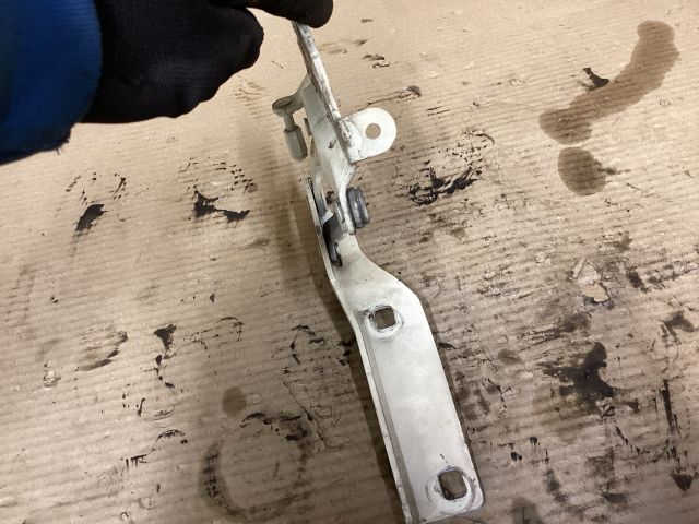 bontott VW PASSAT B6 Motorháztető Bal Zsanér