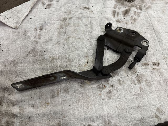 bontott VW PASSAT B6 Motorháztető Bal Zsanér