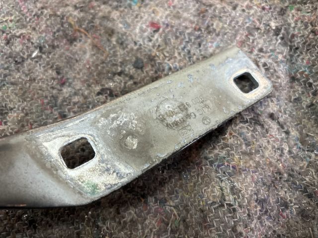 bontott VW PASSAT B6 Motorháztető Bal Zsanér