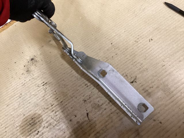 bontott VW PASSAT B6 Motorháztető Bal Zsanér