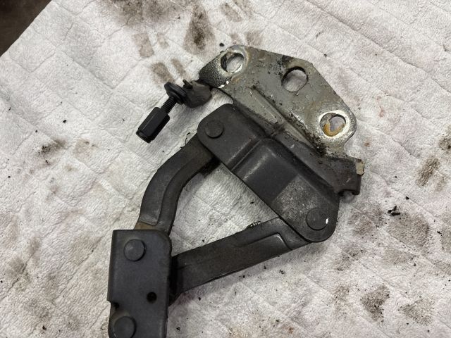 bontott VW PASSAT B6 Motorháztető Bal Zsanér