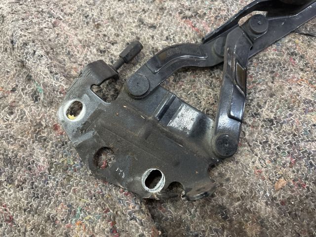 bontott VW PASSAT B6 Motorháztető Bal Zsanér