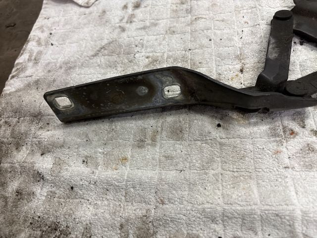 bontott VW PASSAT B6 Motorháztető Bal Zsanér